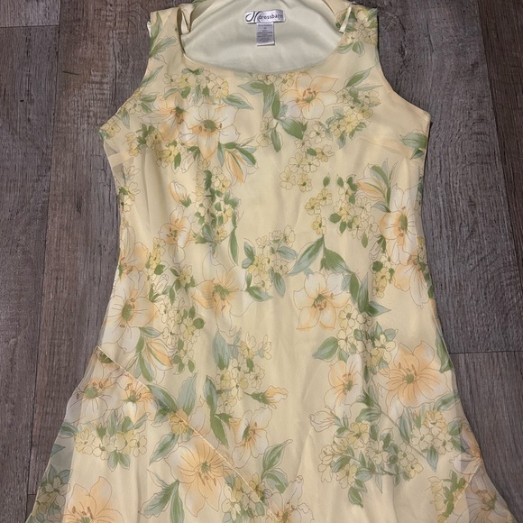 Yellow floral midi dress with ruffle hem and sheer overlay fairy - Picture 4 of 8
